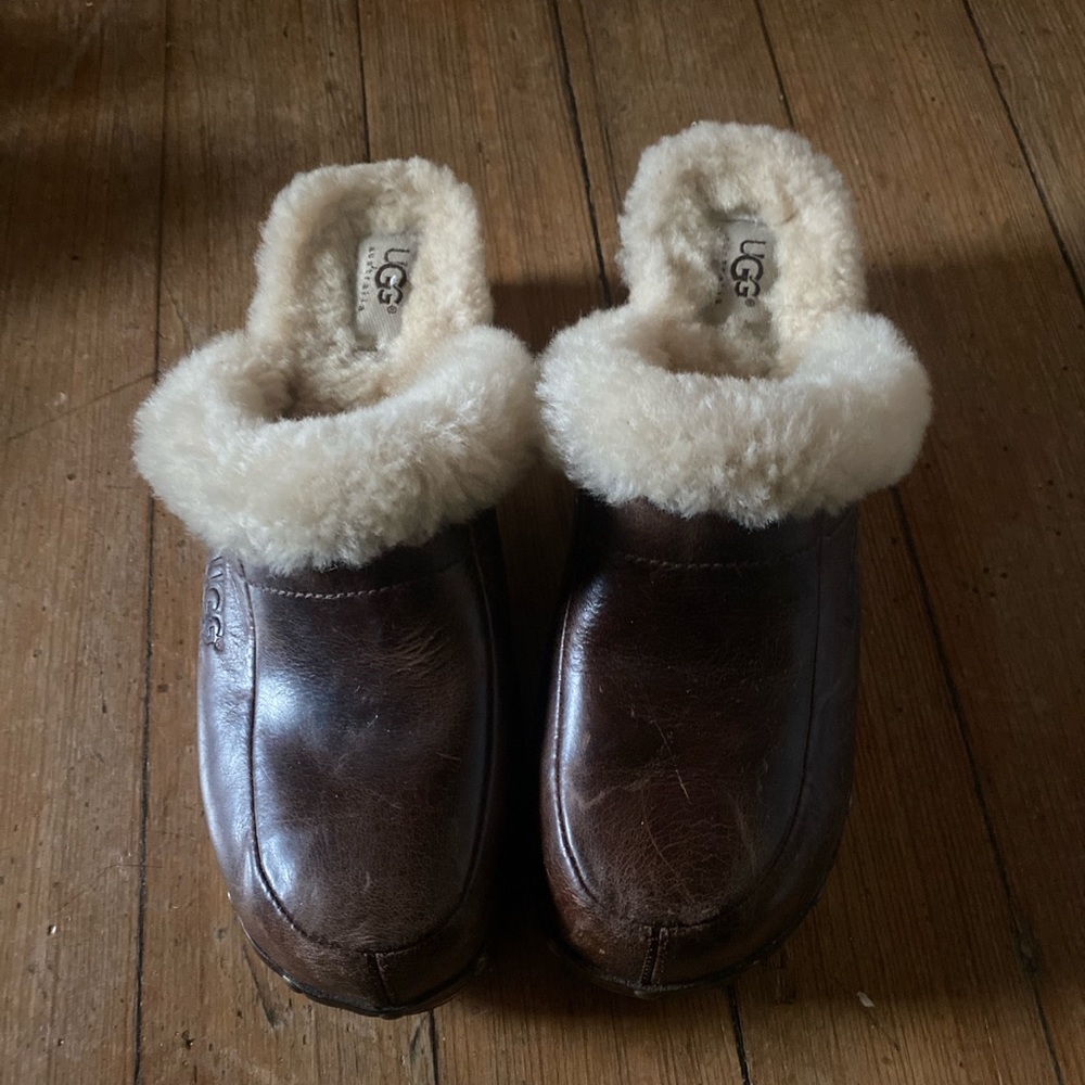 Ugg furry clogs! Labeled size 7 but would fit a 6 better do to narrowness